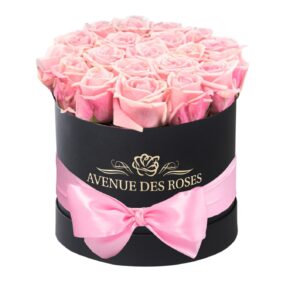 trandafiri in cutie florarie online aranjament floral