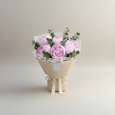 Bujori premium roz livrare rapidă Cluj-Napoca România Buchet pastel luxury pentru iubită cu livrare rapidă Buchet romantic cu bujori pastel și ambalaj elegant roz